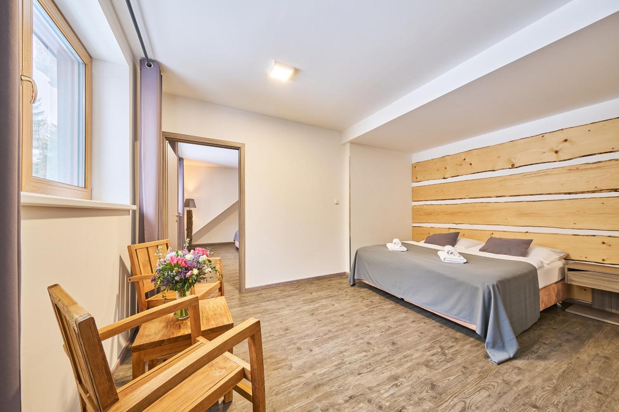 Hotel Obzor Пец под Снежко Екстериор снимка