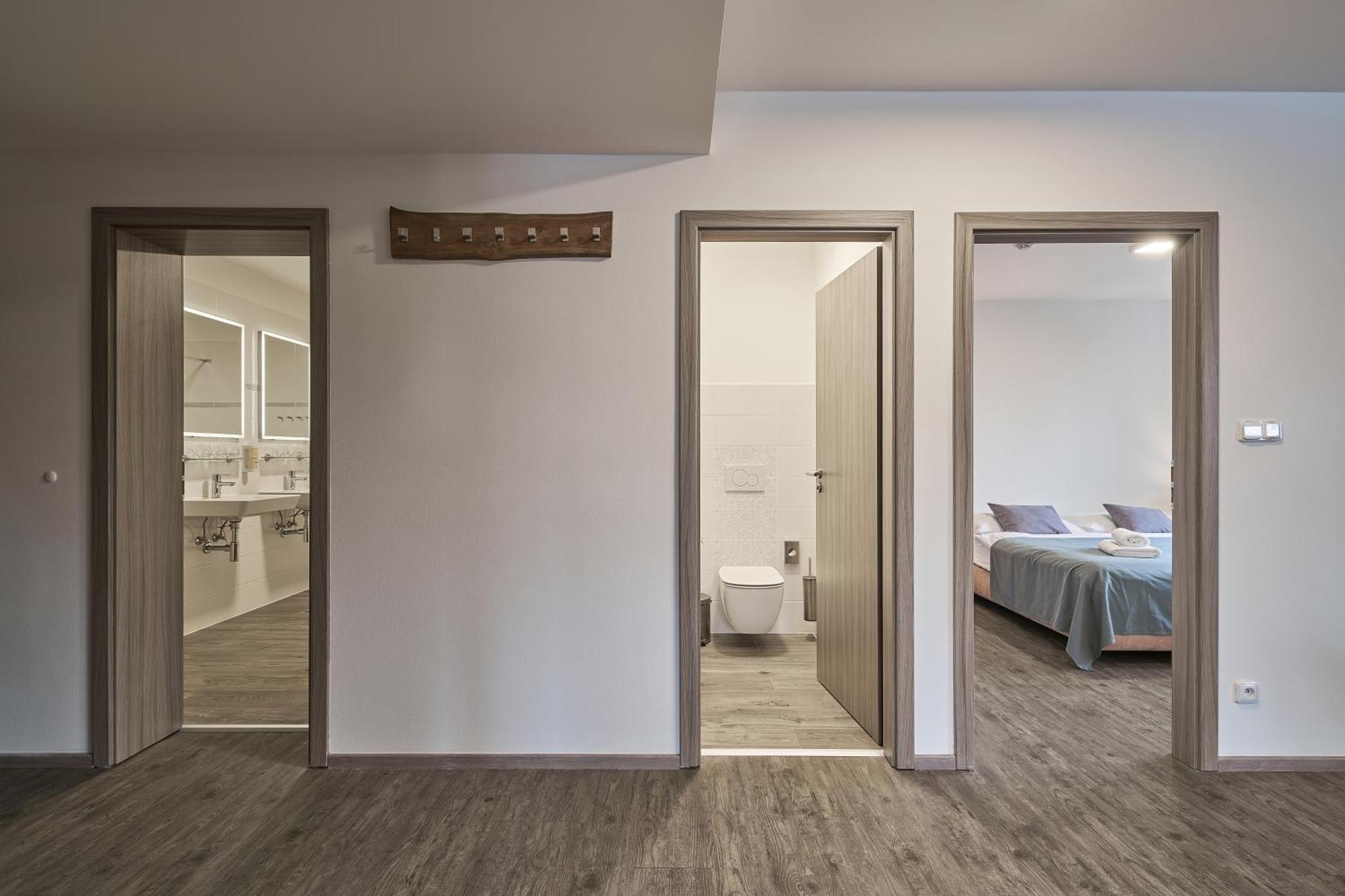 Hotel Obzor Пец под Снежко Екстериор снимка