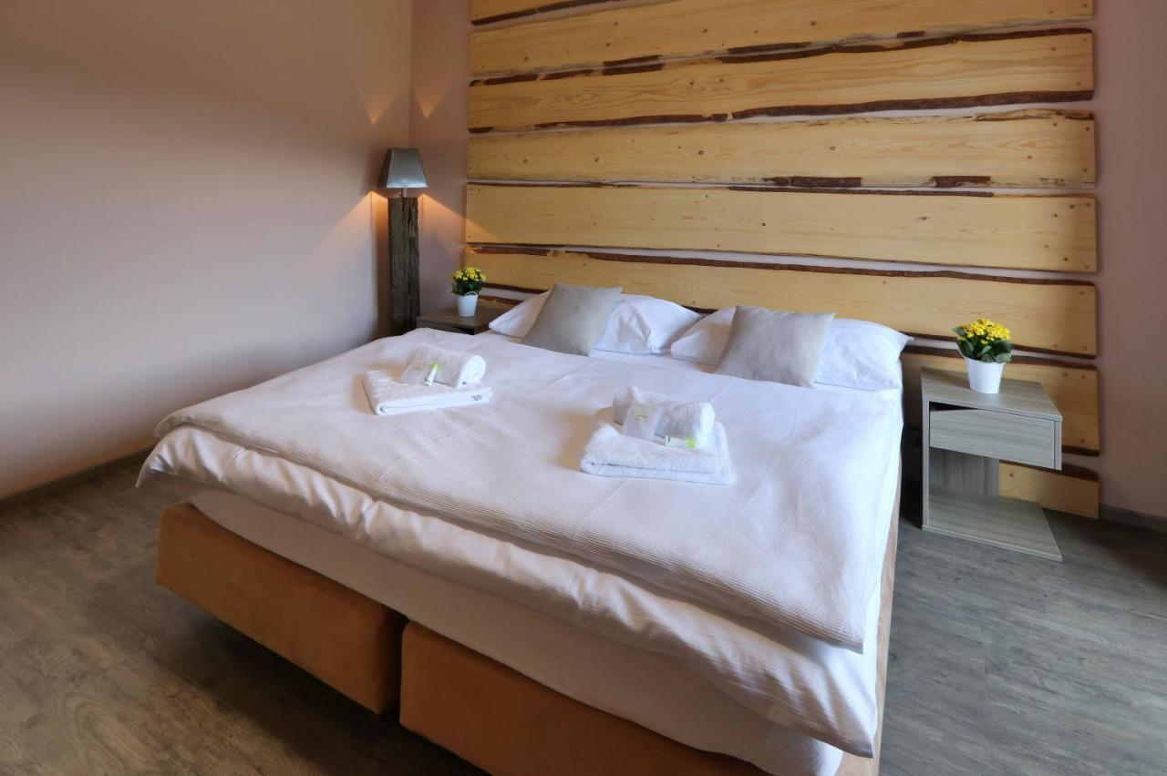 Hotel Obzor Пец под Снежко Екстериор снимка